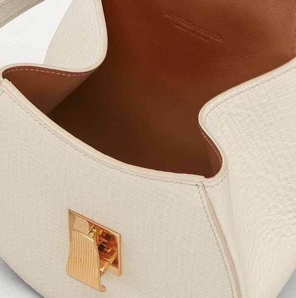 人気!【ボッテガヴェネタ】2Way レザー ラウンド ベルトバッグ偽物 576643VMAO28633